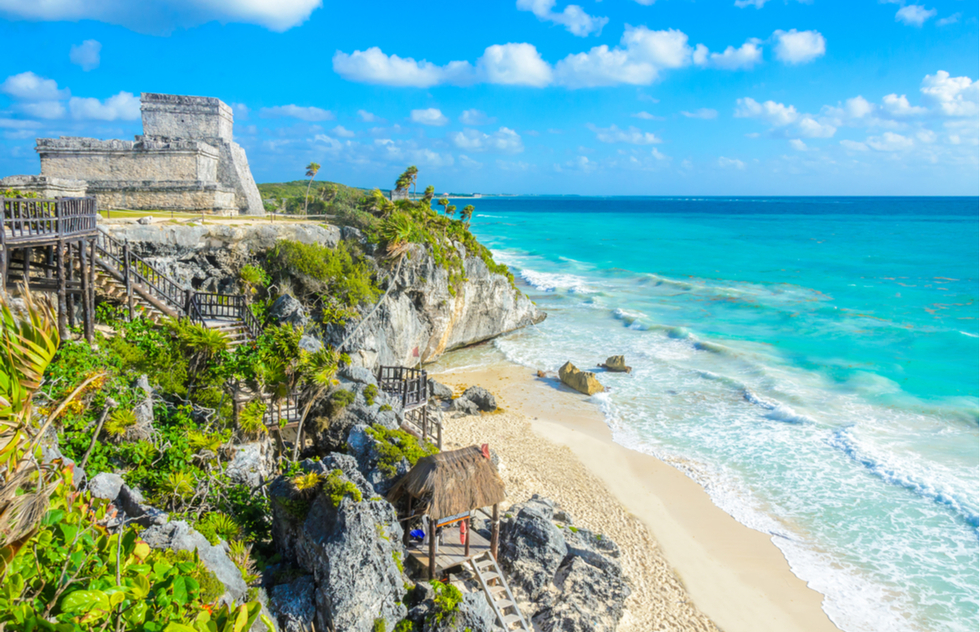 “Cancun Betoverd: Ontdek het Hemelse Paradijs van Zon, Zee en Verleidelijk Nachtleven”