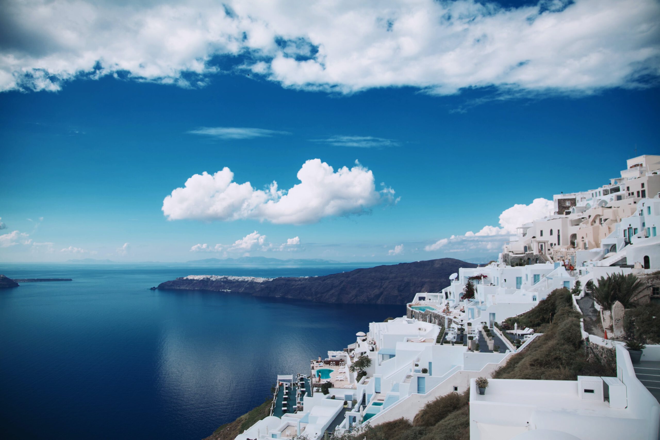 “Santorini: Een Hemelse Oase van Zon, Zee en Traditie”